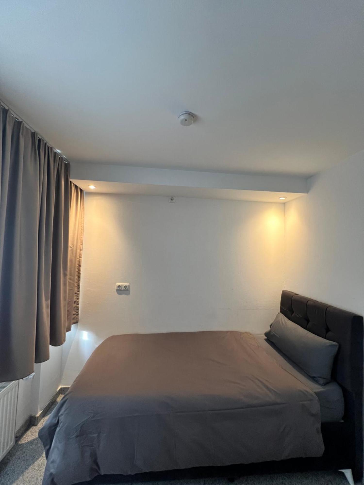 Budget Rooms Just For Sleeping - Digital Access Köln Eksteriør bilde